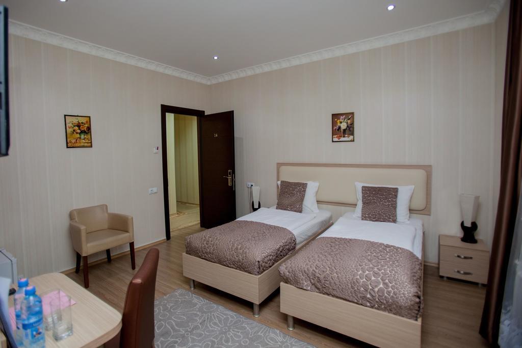 Rustaveli Palace Тбилиси Екстериор снимка